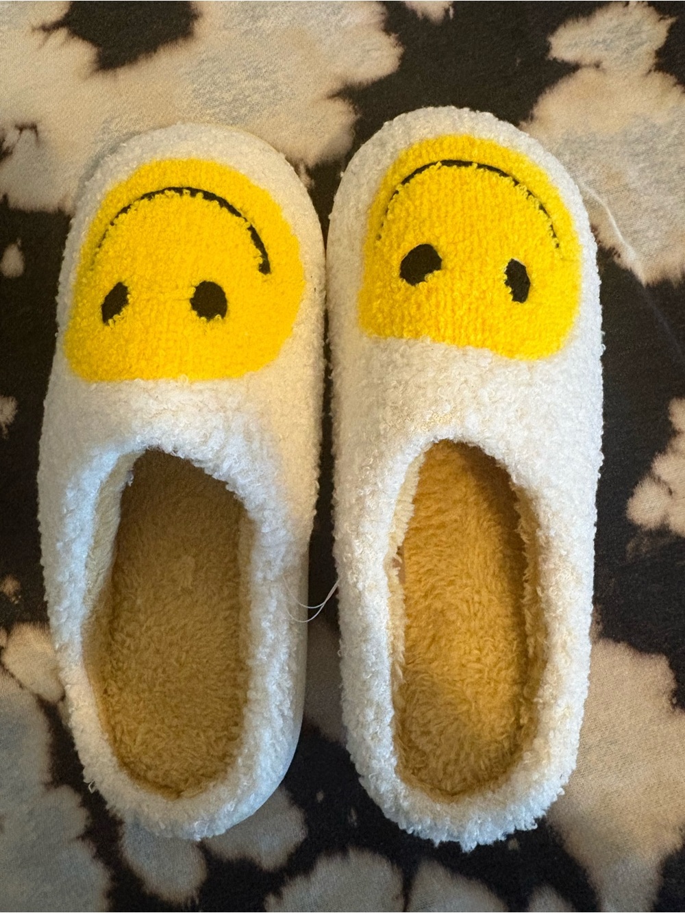Women's Plush Smiley Slippers - White and Yellow